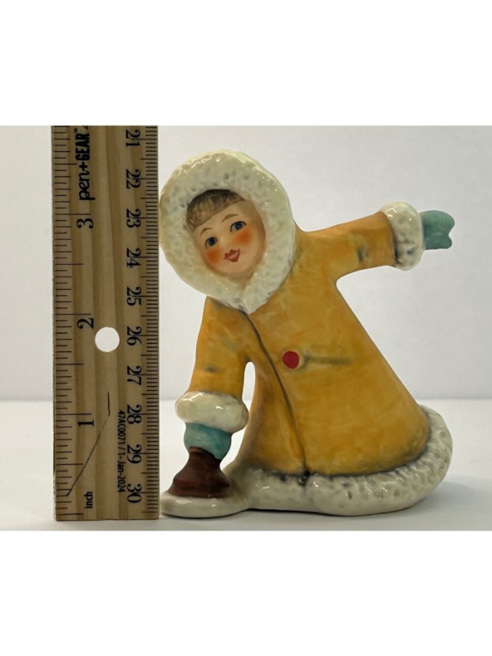 Vintage Goebel Figurine Girl Curling Winter Children W Germany 11 704 09 TMK-6 - Picture 6 of 7